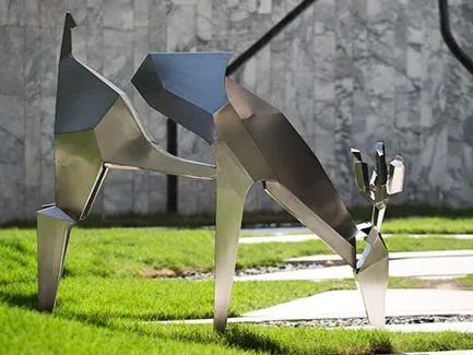 多彩多样，经久耐用，不锈钢造型雕塑
